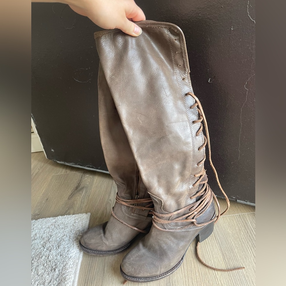 Brown Knee-High Lace-Up Boots